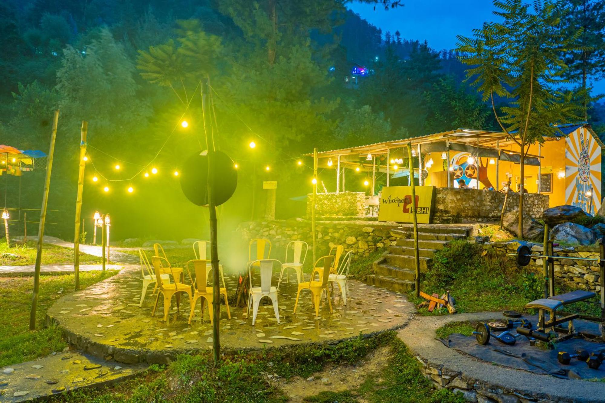 Whoopers Boutique Resort Jibhi מראה חיצוני תמונה