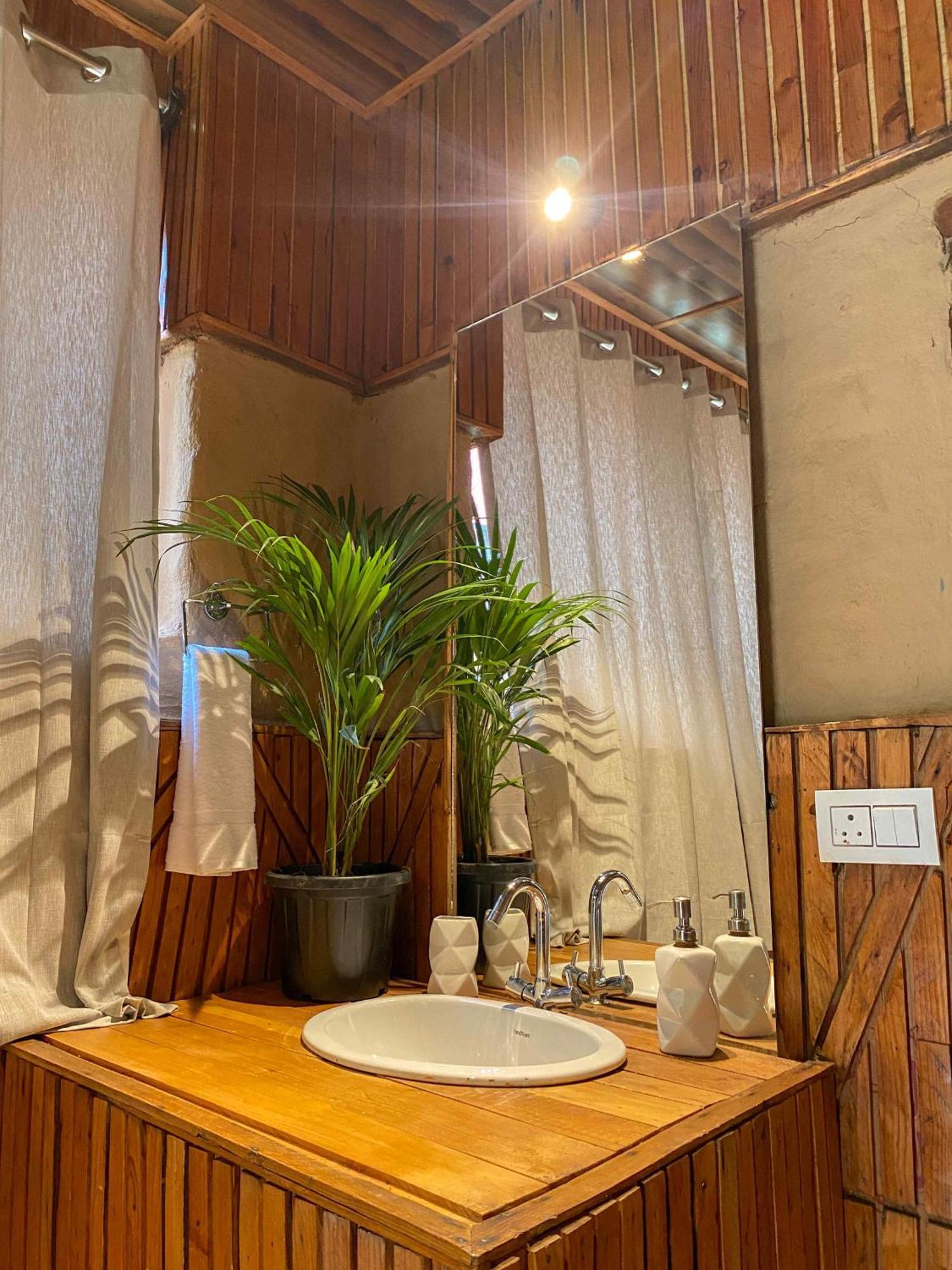 Whoopers Boutique Resort Jibhi מראה חיצוני תמונה